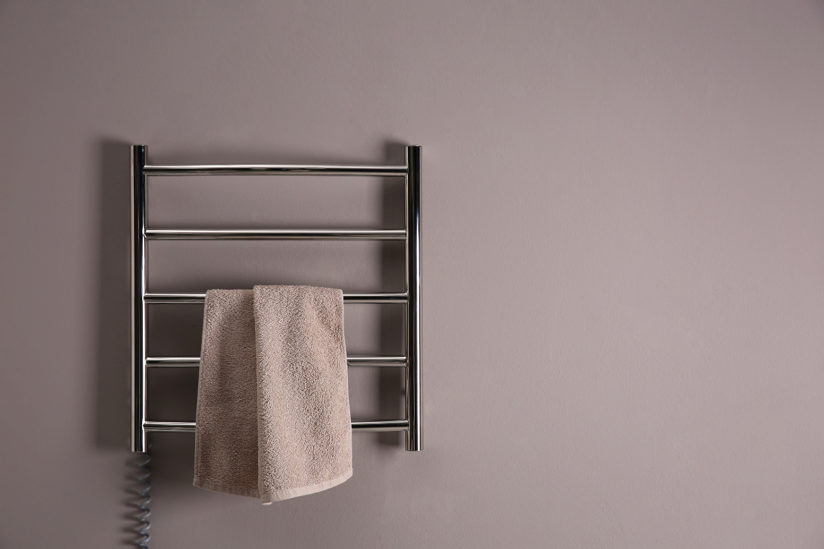 Heated towel bar for the bathroom Heated towel bar for the bathroom
