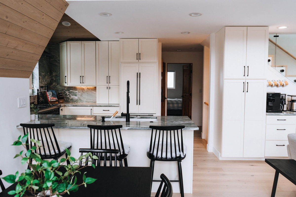 U-shaped white shaker kitchen design with modern black handles and green natural stone countertops and slab backsplash U-shaped white shaker kitchen design with modern black handles and green natural stone countertops and slab backsplash