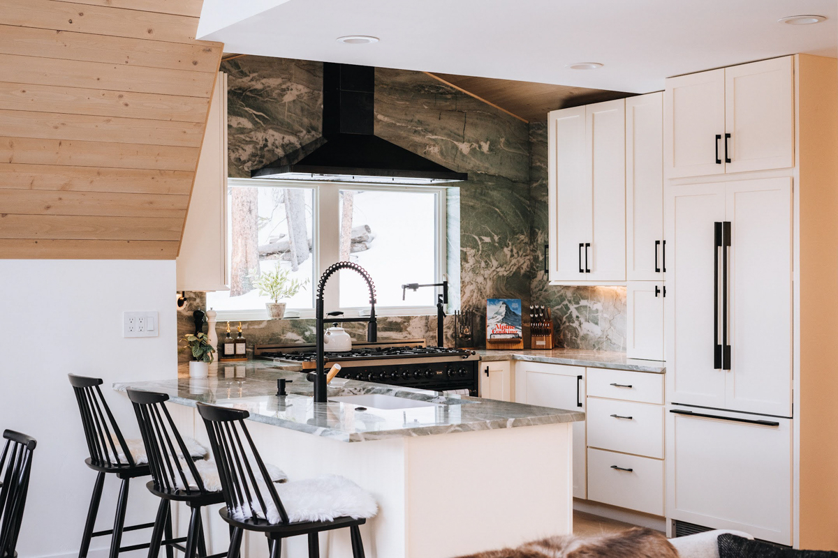 U-shaped white shaker kitchen design with modern black handles and green natural stone countertops and slab backsplash U-shaped white shaker kitchen design with modern black handles and green natural stone countertops and slab backsplash