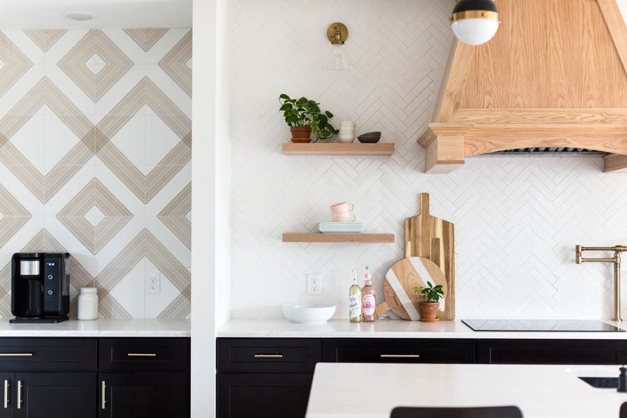 Iconic Shaker style cabinets in modern kitchen Iconic Shaker style cabinets in modern kitchen