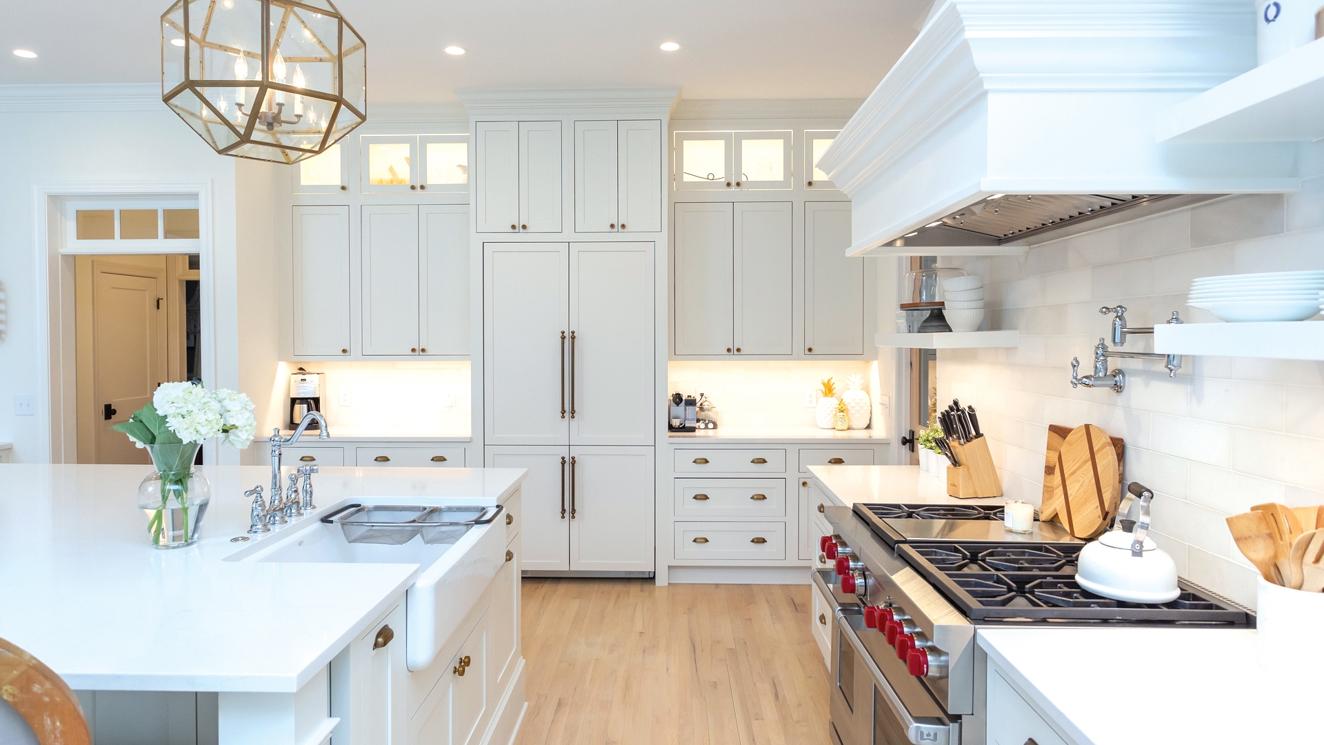 Signature Line Shaker Inset Cabinets in White Signature Line Shaker Inset Cabinets in White