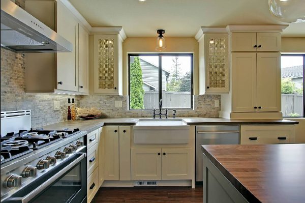 Kitchen sink and CliqStudios shaker cabinets Kitchen sink and CliqStudios shaker cabinets