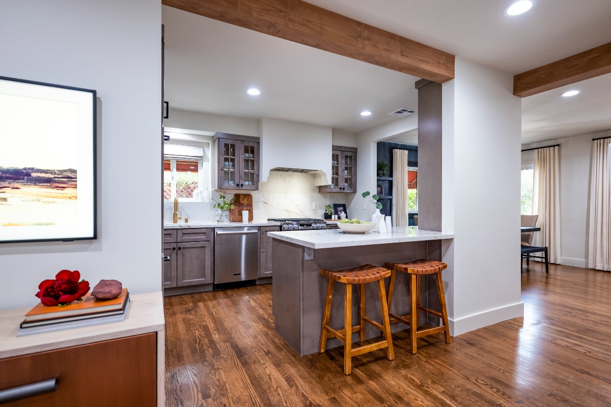 CliqStudios project: Light gray-brown stained kitchen cabinets with mullion doors, cream countertops, and a slab backsplash CliqStudios project: Light gray-brown stained kitchen cabinets with mullion doors, cream countertops, and a slab backsplash