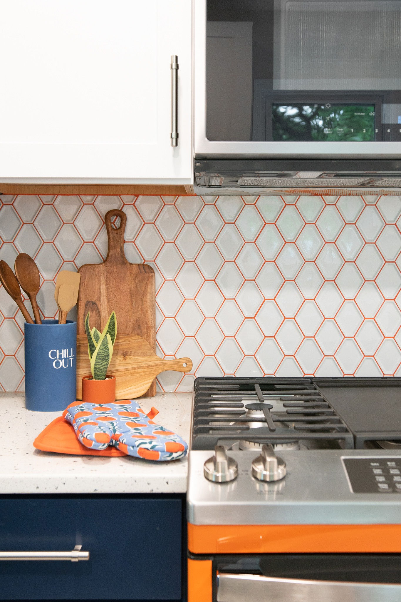 CliqStudios project: White and blue shaker kitchen cabinets and white tile backsplash with orange grout and range CliqStudios project: White and blue shaker kitchen cabinets and white tile backsplash with orange grout and range