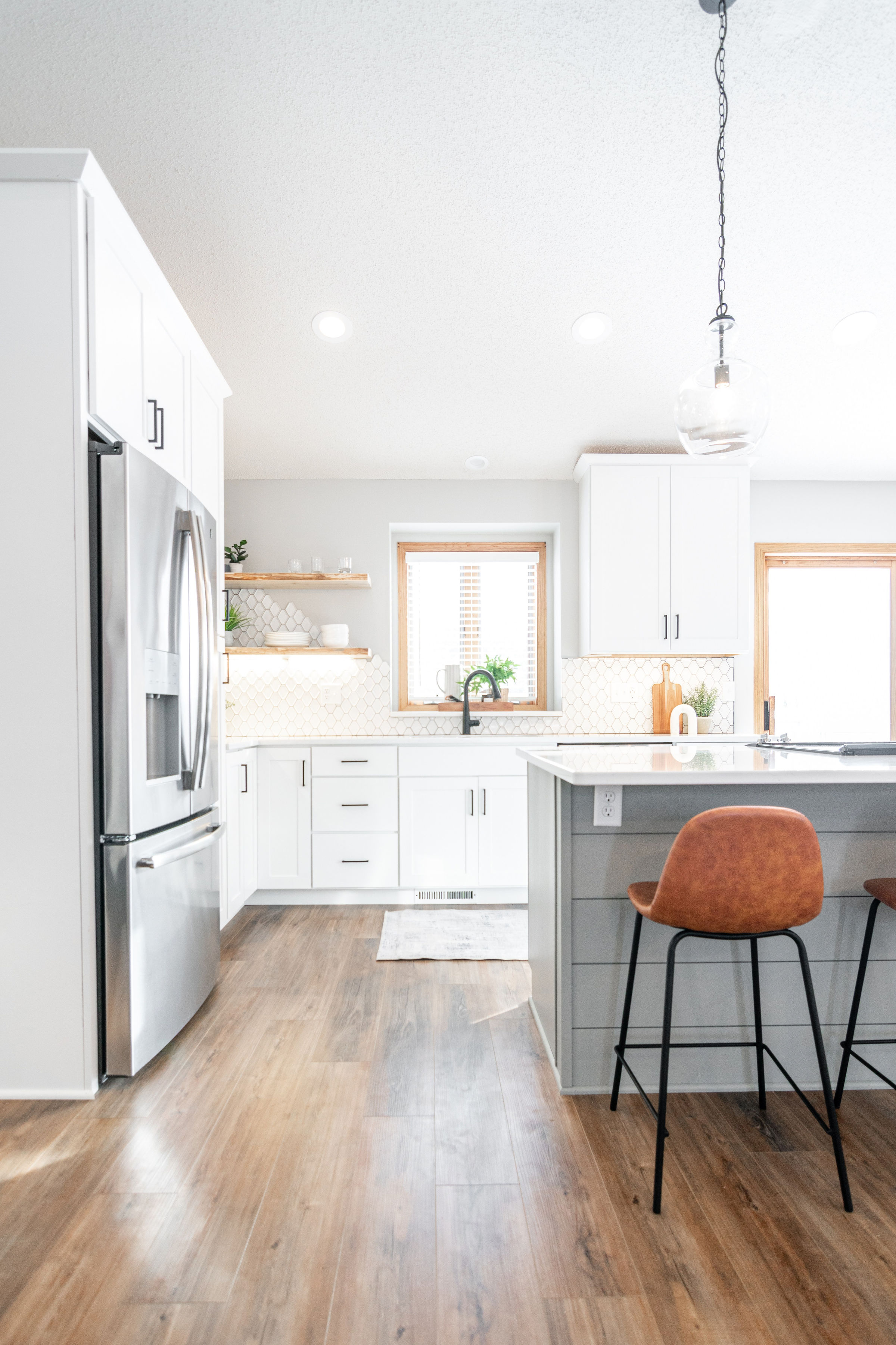 CliqStudios project: White and light gray shaker kitchen cabinets with dark cabinet hardware, light wood accents, and modern decor CliqStudios project: White and light gray shaker kitchen cabinets with dark cabinet hardware, light wood accents, and modern decor