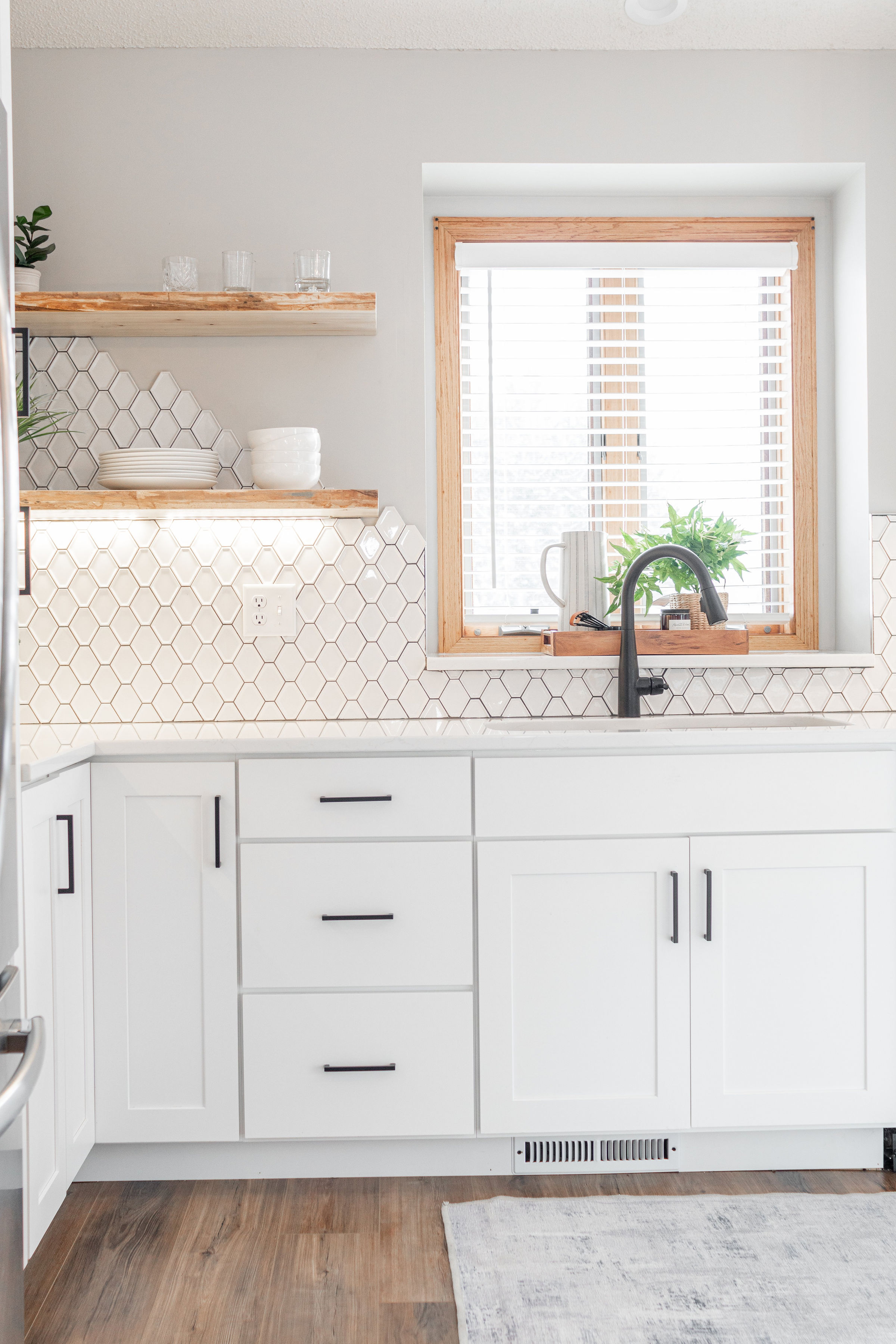 CliqStudios project: White and light gray shaker kitchen cabinets with dark cabinet hardware, light wood accents, and modern decor CliqStudios project: White and light gray shaker kitchen cabinets with dark cabinet hardware, light wood accents, and modern decor