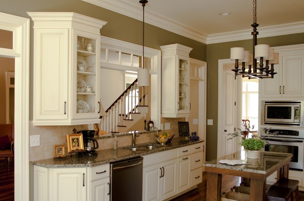traditional kitchen with glazed linen raised panel door cabinets and oil brushed bronzed cabinet pulls and island pendant traditional kitchen with glazed linen raised panel door cabinets and oil brushed bronzed cabinet pulls and island pendant