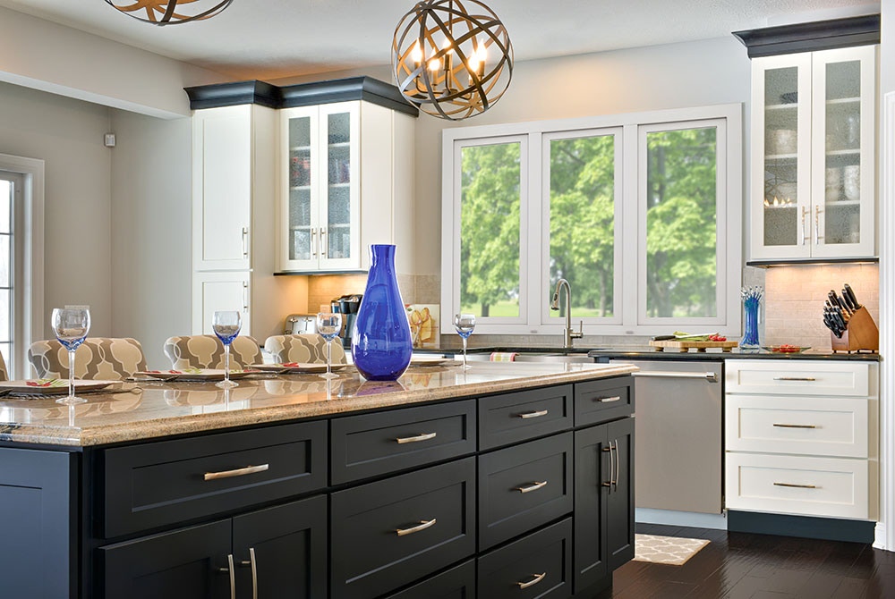 Beautifully designed open floor plan kitchen features painted shaker style cabinetry by CliqStudios. Shown shaker cabinet style in painted White finish and paired with Shaker in painted Black finish. Beautifully designed open floor plan kitchen features painted shaker style cabinetry by CliqStudios. Shown Shaker cabinet style in painted White finish and paired with Shaker in painted Black finish.
