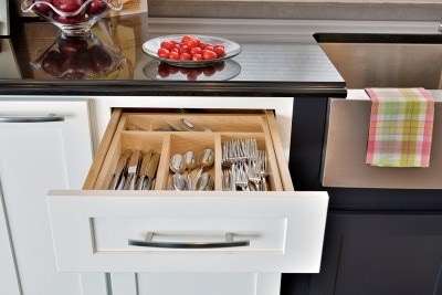 White Shaker cabinets feature silverware drawer with solid hardwood dividers and bottom on full-access glides White Shaker cabinets feature silverware drawer with solid hardwood dividers and bottom on full-access glides