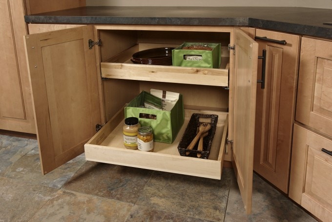 cliqstudios-full-height-door-base-cabinet-with-roll-out-trays