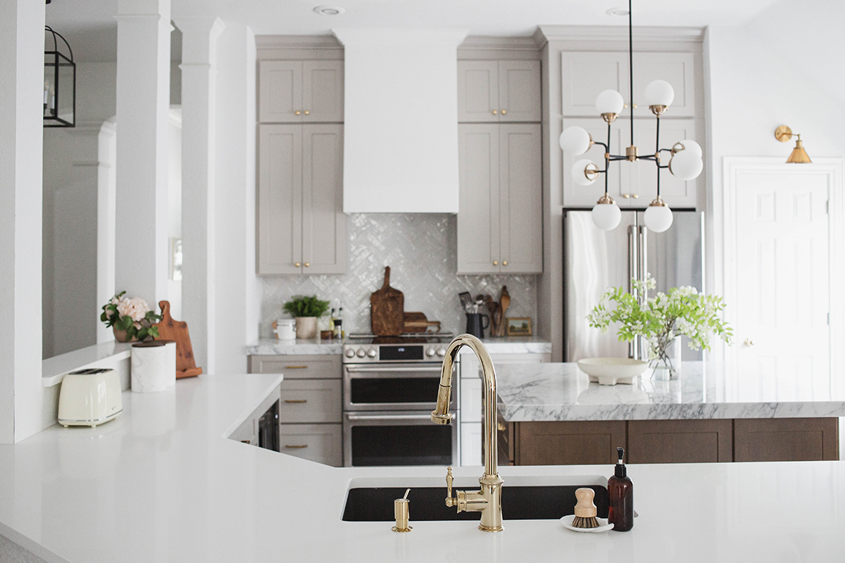 CliqStudios project: Light gray shaker kitchen cabinets and chestnut stained island with marble countertops and white, gold, and black accents CliqStudios project: Light gray shaker kitchen cabinets and chestnut stained island with marble countertops and white, gold, and black accents