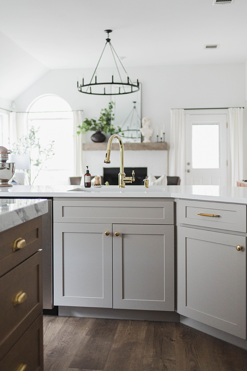 CliqStudios project: Light gray shaker kitchen cabinets and chestnut stained island with marble countertops and white, gold, and black accents CliqStudios project: Light gray shaker kitchen cabinets and chestnut stained island with marble countertops and white, gold, and black accents