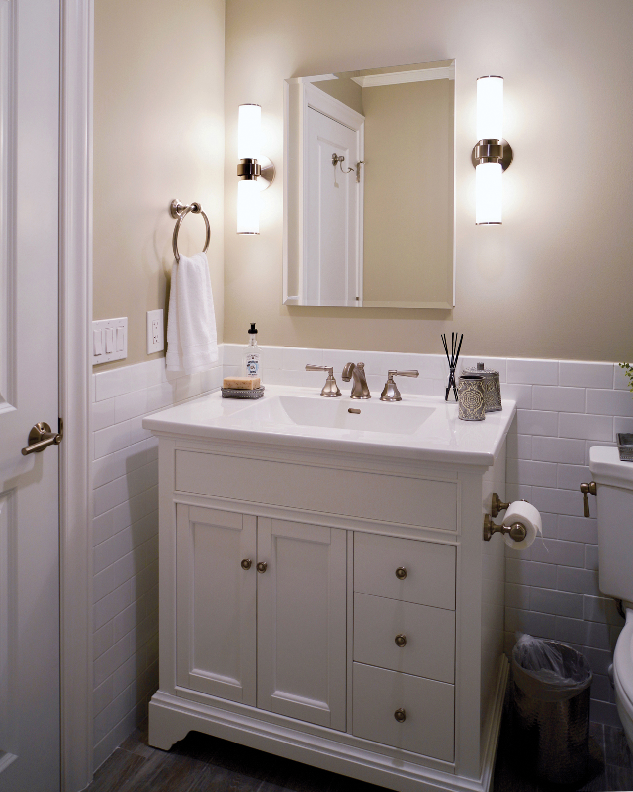 Small Bathroom Design Ideas: Single Vanity Bathrooms Small Bathroom Design Ideas: Single Vanity Bathrooms
