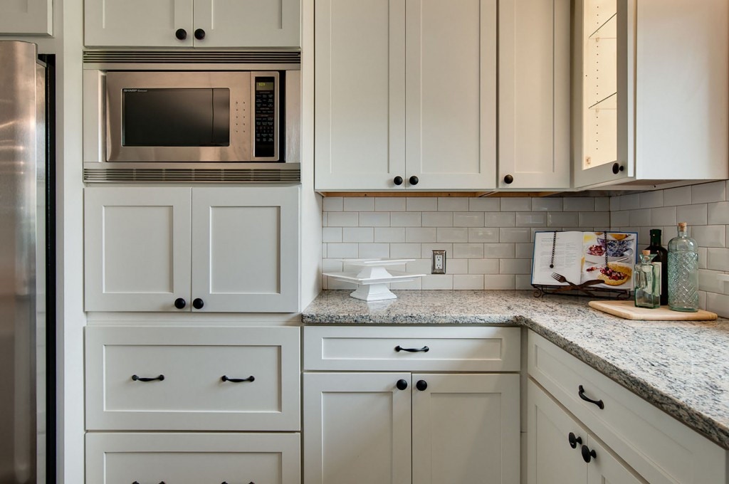 White shaker stacked kitchen cabinets with built-in microwave White shaker stacked kitchen cabinets with built-in microwave