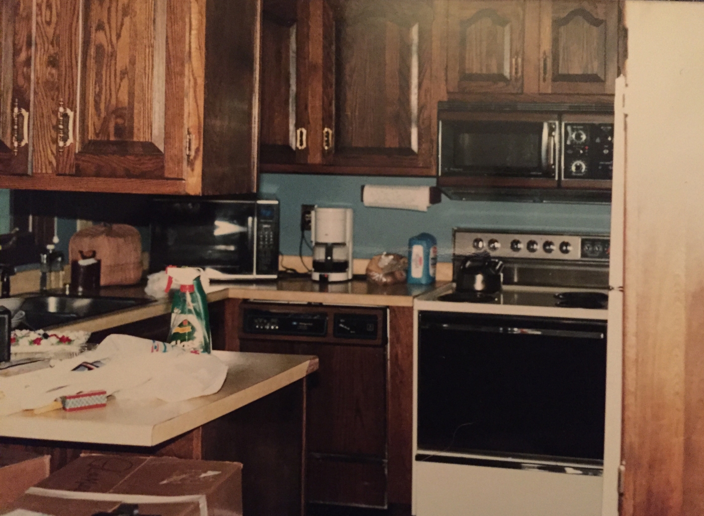 1980s kitchen with cathedral door oak cabinets 1980s kitchen with cathedral door oak cabinets