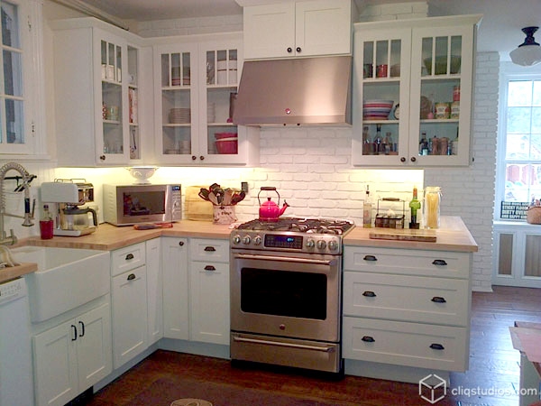 White Farmhouse Kitchen CliqStudios.com Range White Farmhouse Kitchen CliqStudios.com Range